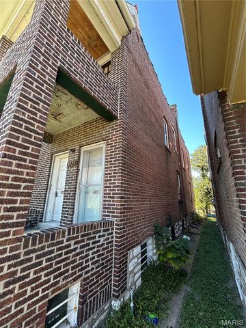 3929 N Taylor Avenue, St Louis, MO 63115