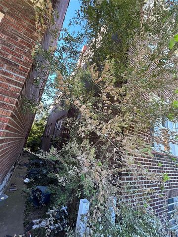 3929 N Taylor Avenue, St Louis, MO 63115