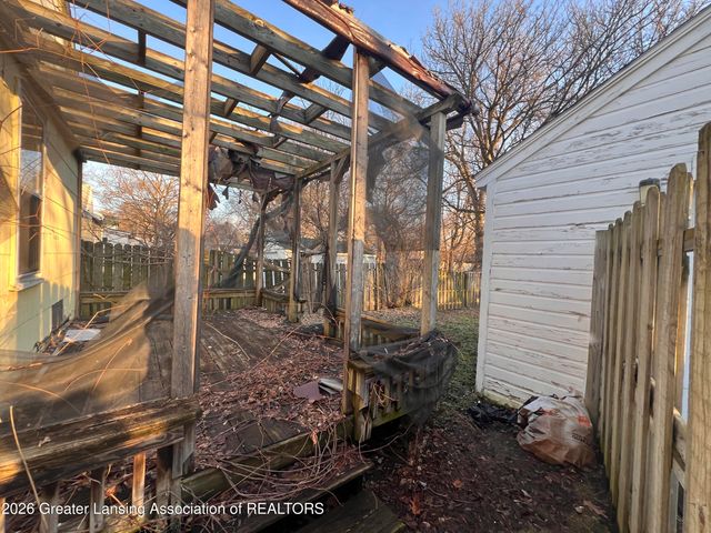 1022 Persons Court, Lansing, MI 48906