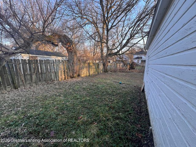 1022 Persons Court, Lansing, MI 48906