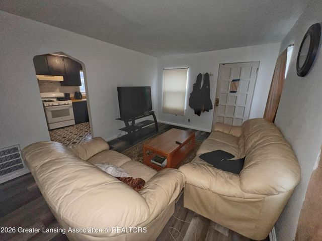 1022 Persons Court, Lansing, MI 48906