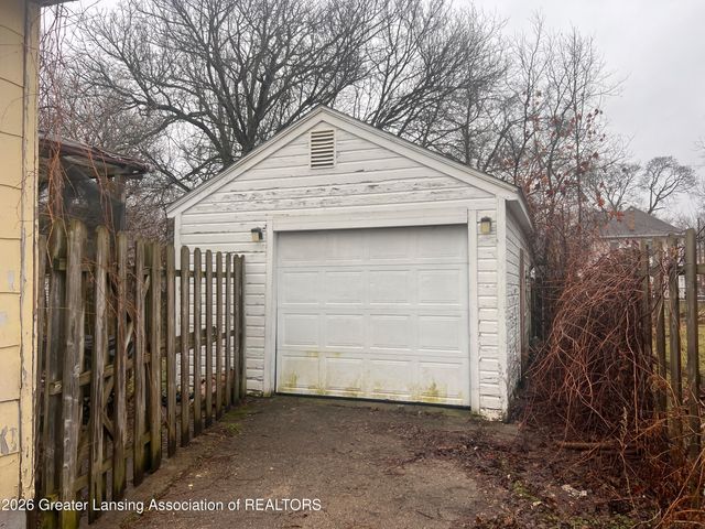 1022 Persons Court, Lansing, MI 48906