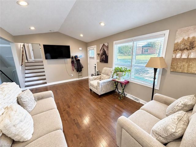 109 Potter Drive, Jamestown, NC 27282