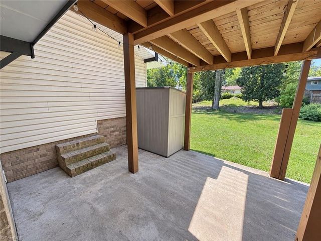 109 Potter Drive, Jamestown, NC 27282