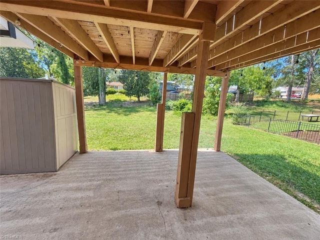 109 Potter Drive, Jamestown, NC 27282