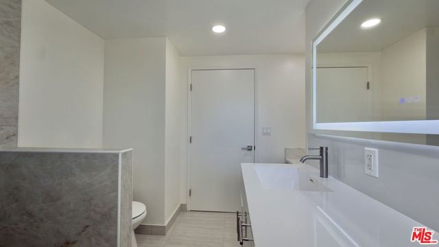 15207 Dickens Street 5, Sherman Oaks, CA 91403