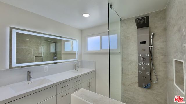 15207 Dickens Street 5, Sherman Oaks, CA 91403