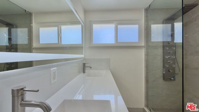 15207 Dickens Street 5, Sherman Oaks, CA 91403