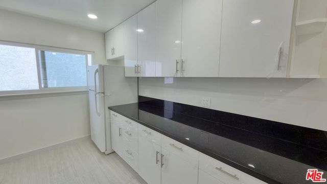 15207 Dickens Street 5, Sherman Oaks, CA 91403