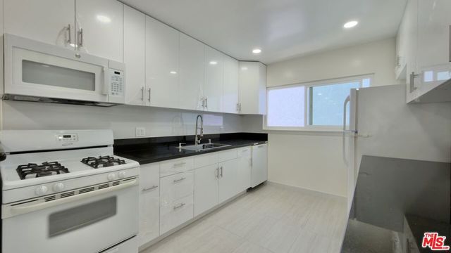 15207 Dickens Street 5, Sherman Oaks, CA 91403