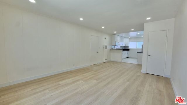 15207 Dickens Street 5, Sherman Oaks, CA 91403