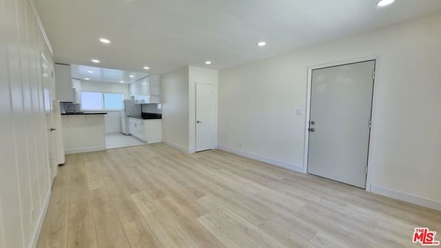 15207 Dickens Street 5, Sherman Oaks, CA 91403