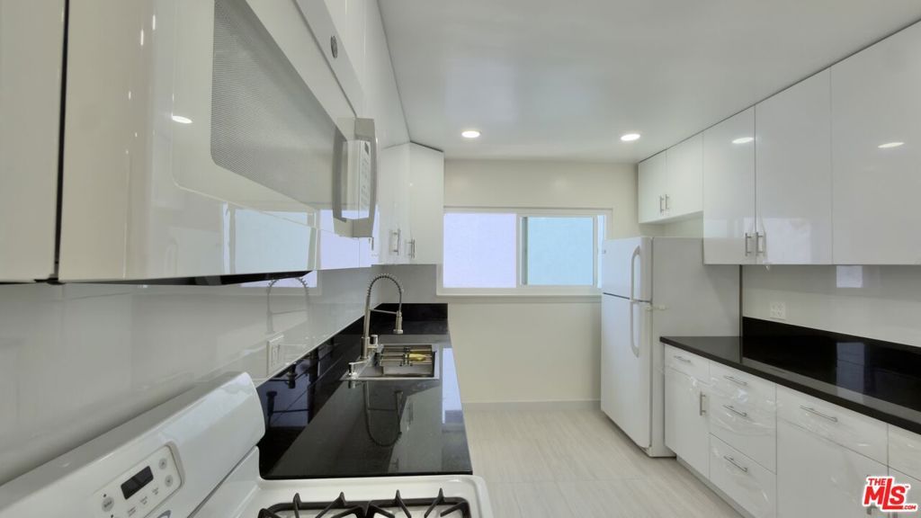 15207 Dickens Street 5, Sherman Oaks, CA 91403
