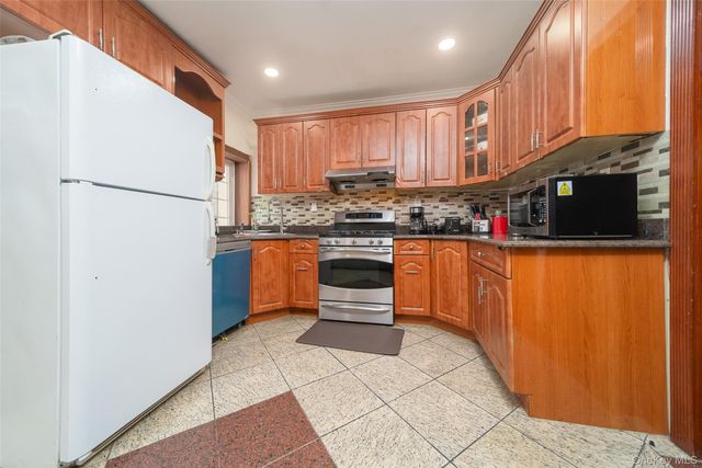 3438 12th Street, Astoria, NY 11106