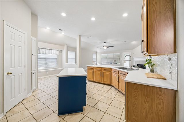 10719 Knoll Bend Lane, Houston, TX 77070