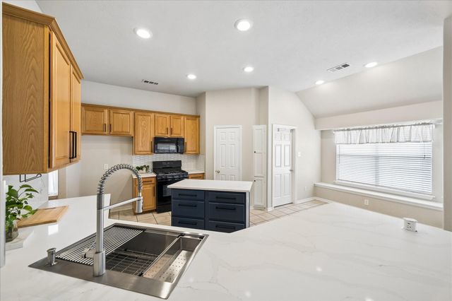 10719 Knoll Bend Lane, Houston, TX 77070