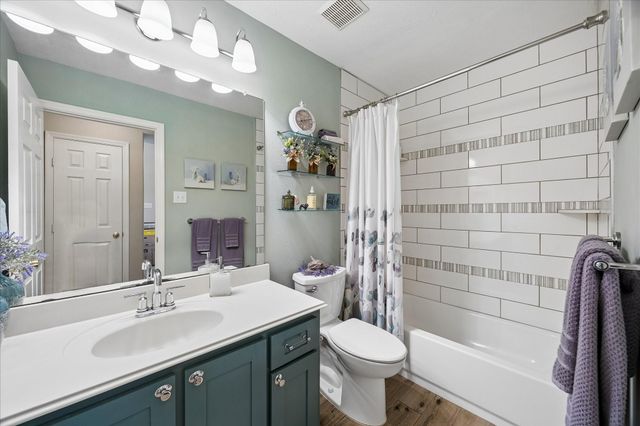 10719 Knoll Bend Lane, Houston, TX 77070