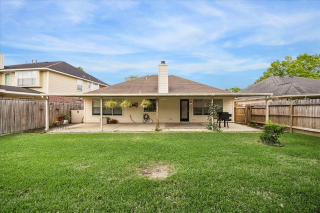 10719 Knoll Bend Lane, Houston, TX 77070