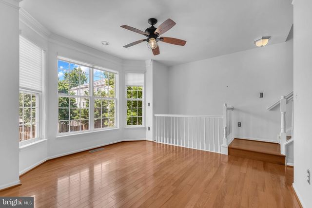 5937 KIRKCALDY LN, Alexandria, VA 22315