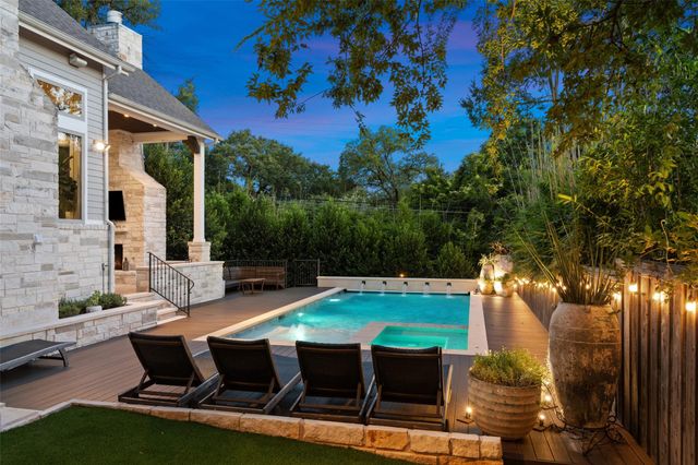1002 Meriden LN, Austin, TX 78703