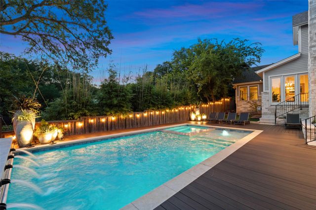 1002 Meriden LN, Austin, TX 78703