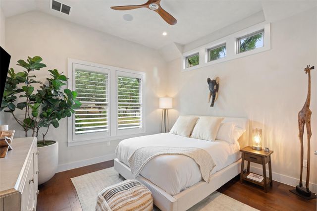 1002 Meriden LN, Austin, TX 78703