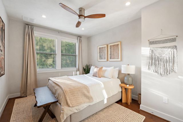 1002 Meriden LN, Austin, TX 78703
