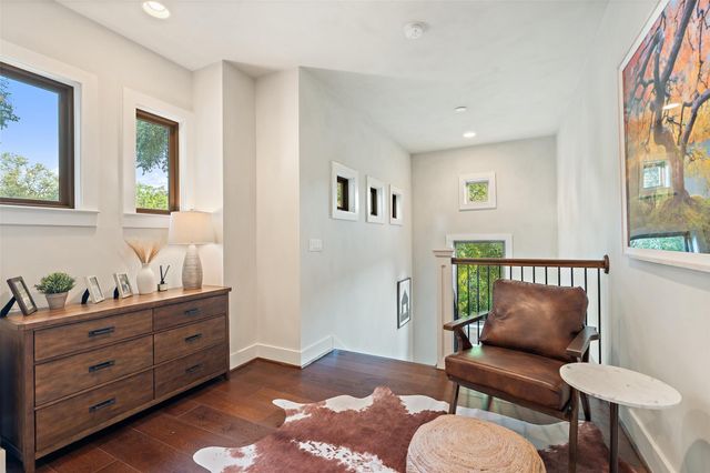 1002 Meriden LN, Austin, TX 78703