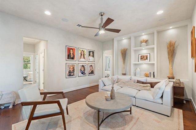 1002 Meriden LN, Austin, TX 78703
