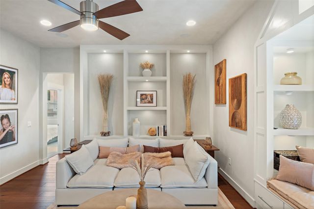 1002 Meriden LN, Austin, TX 78703
