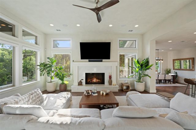 1002 Meriden LN, Austin, TX 78703