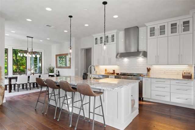 1002 Meriden LN, Austin, TX 78703