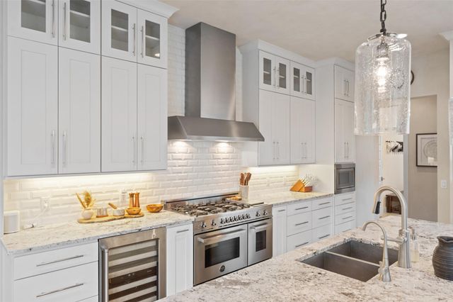 1002 Meriden LN, Austin, TX 78703