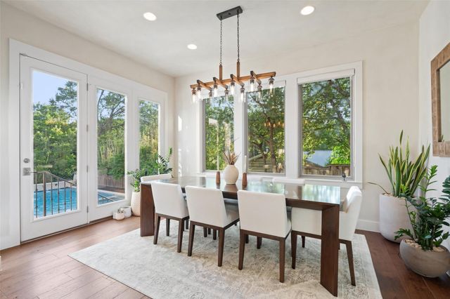 1002 Meriden LN, Austin, TX 78703