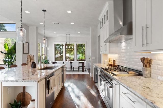 1002 Meriden LN, Austin, TX 78703