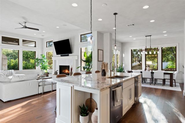 1002 Meriden LN, Austin, TX 78703