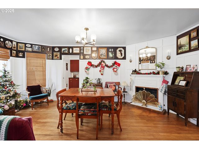 108 E 13TH St, The Dalles, OR 97058