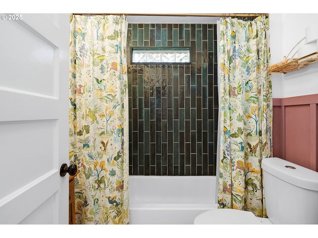 108 E 13TH St, The Dalles, OR 97058