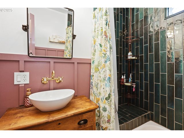 108 E 13TH St, The Dalles, OR 97058