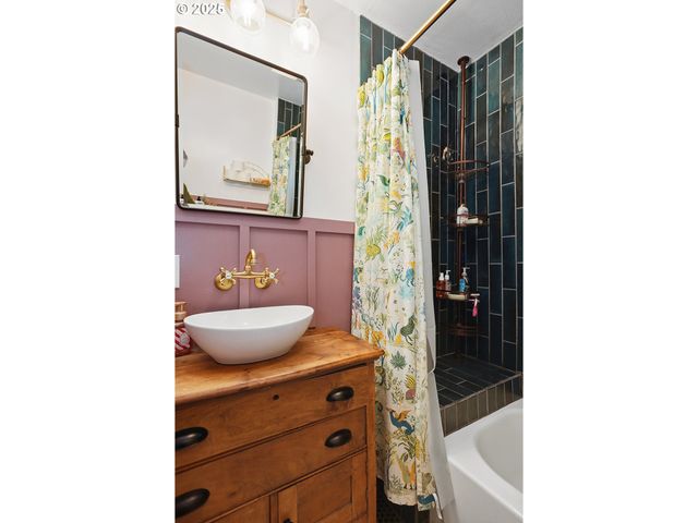 108 E 13TH St, The Dalles, OR 97058