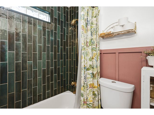 108 E 13TH St, The Dalles, OR 97058