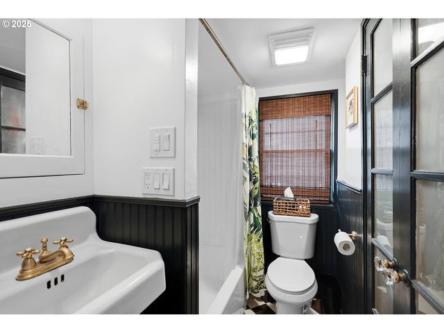 108 E 13TH St, The Dalles, OR 97058