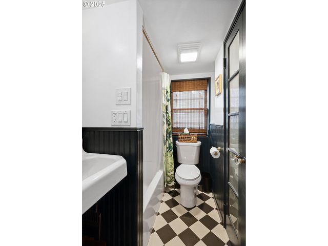 108 E 13TH St, The Dalles, OR 97058