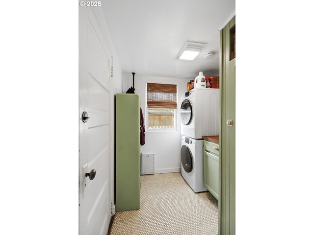 108 E 13TH St, The Dalles, OR 97058