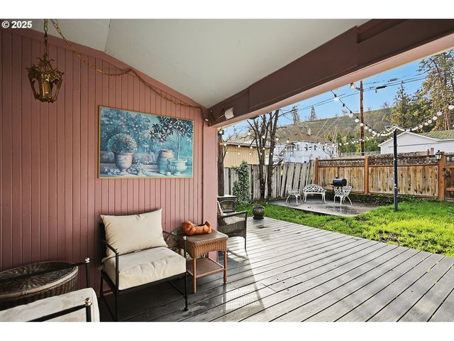 108 E 13TH St, The Dalles, OR 97058