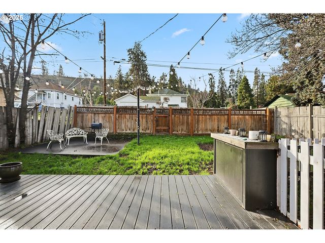 108 E 13TH St, The Dalles, OR 97058