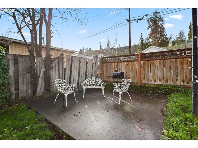 108 E 13TH St, The Dalles, OR 97058