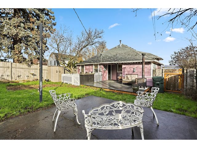 108 E 13TH St, The Dalles, OR 97058