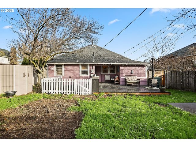 108 E 13TH St, The Dalles, OR 97058