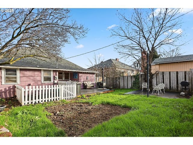 108 E 13TH St, The Dalles, OR 97058